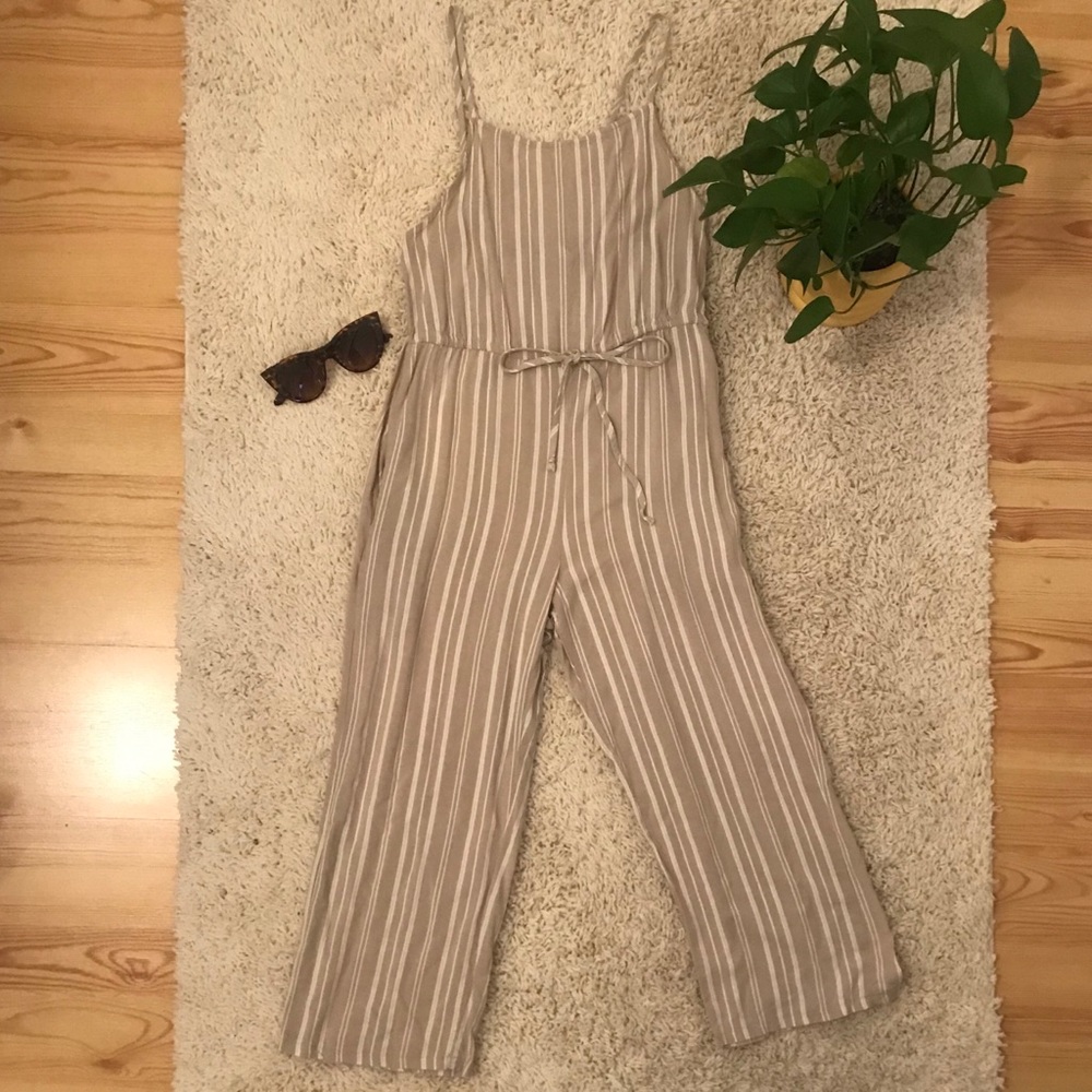 ✨Beige and white casual jumpsuit✨
